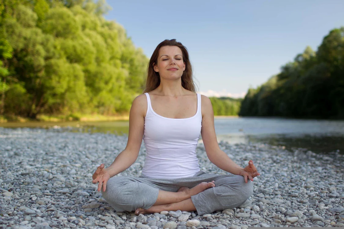 femeie meditatie 