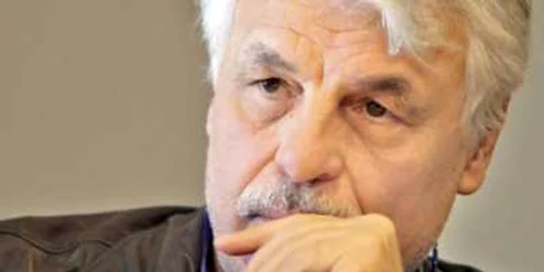 Michele Placido spune că se ocupă în prezent de regie, deşi e foarte obositor, pentru că are o familie numeroasă