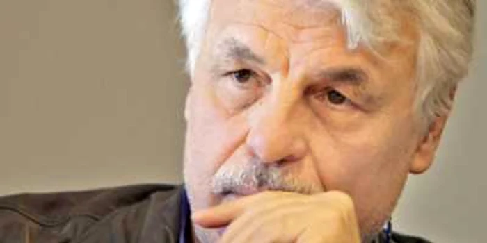 Michele Placido spune că se ocupă în prezent de regie, deşi e foarte obositor, pentru că are o familie numeroasă