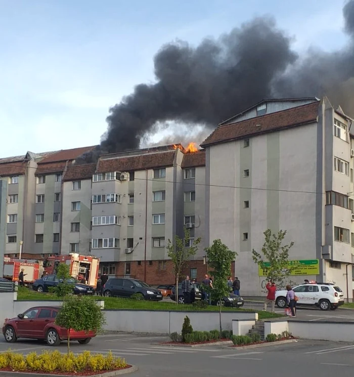 incendiu bloc slatina