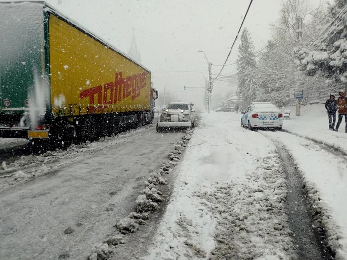 Primăria Bacău a pus la bătaie mai multe utilaje pe străzile din oraş