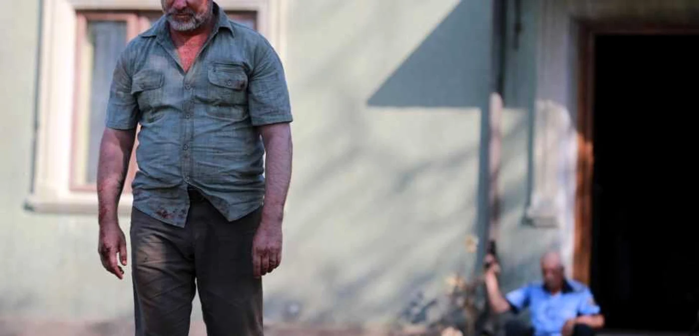 Confruntare finală à la „High Noon“, între poliţistul Hogaş
(Gheorghe Visu, unscharf-at) şi „demonul“ Samir (Vlad Ivanov)