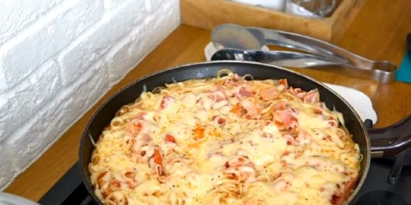 paste capellini cu sos de rosii si usturoi