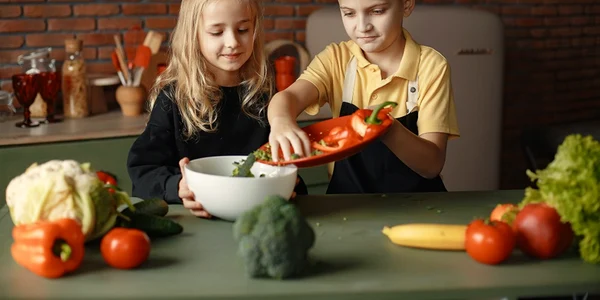 Mâncare sănătoasă copii Foto nutifitup com