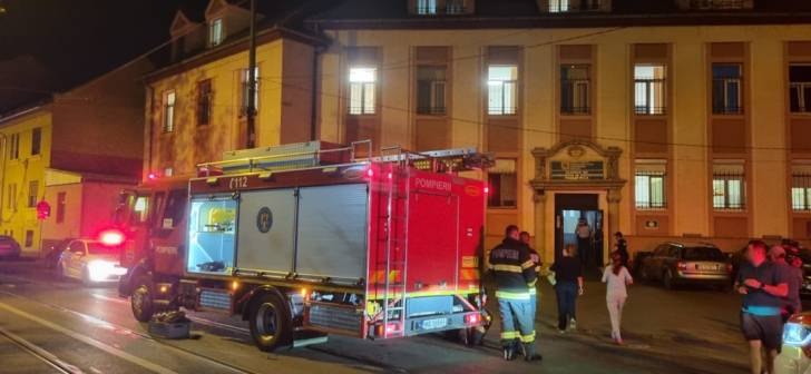 Alertă de incendiu la Spitalul de Copii din Timișoara. Zeci de copii și mamele lor au fost evacuați Alertă de incendiu la Spitalul de Copii din Timișoara. Zeci de copii și mamele lor au fost evacuați