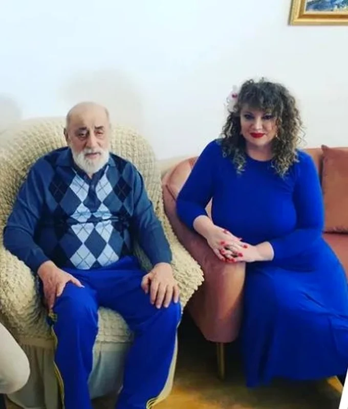 Oana și Viorel Lis au stat acasă de Paște foto Facebook