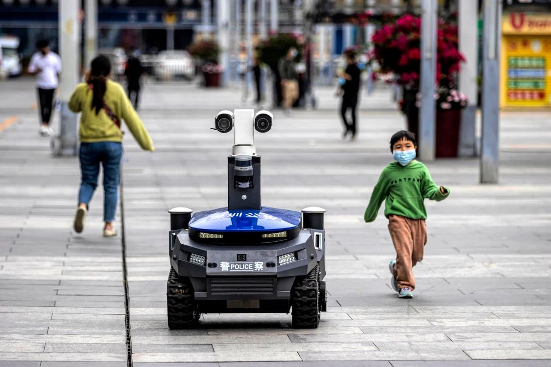 China - Roboţii  transmit  informaţii  către poliţie