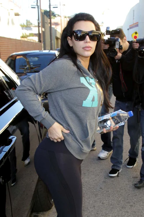 kim kardashian posterior, kim kardashian fund, kim kardashian fara chiloti