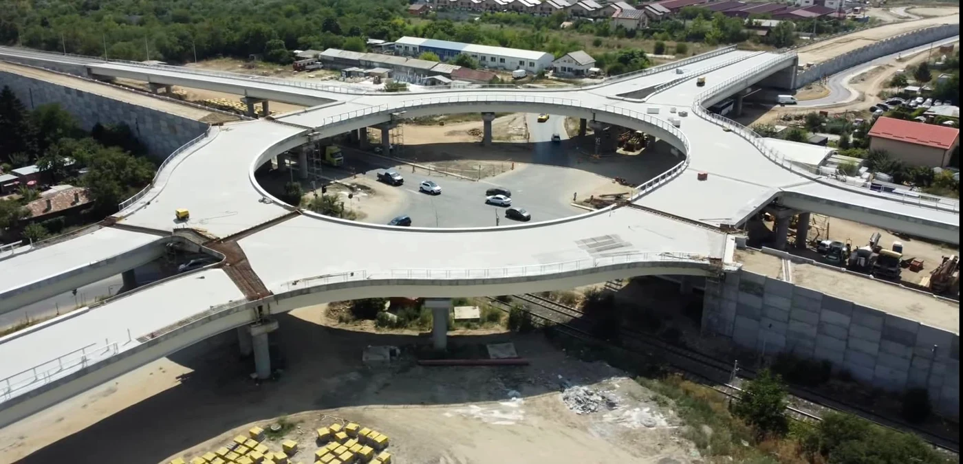 Se toarnă primul strat de asfalt pe pasajul de la Domneşti, Foto: Facebook Ionel Irinel Scrioşteanu