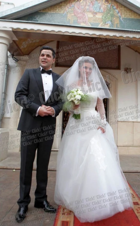 Cove şi Florentina s-au căsătorit la o biserică din Capitală (Foto: Roberto Sălceanu)