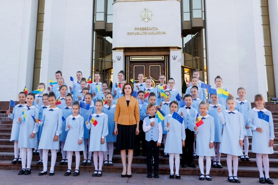 Mai mulți oficiali moldoveni au venit cu mesaje de Ziua Ucrainei. FOTO: Presedinte.md