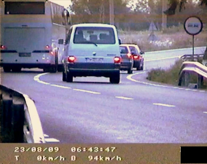 Hunedoara: Şoferul pericol public al unui autocar este căutat de poliţişti