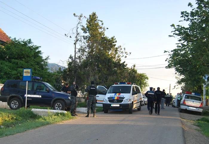 Peste o sută de poliţişti şi jandarmi au intervenit la scandalFOTO: adevarul.ro