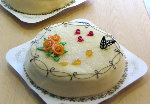 Tort de martipan cu crema de piersici jpeg
