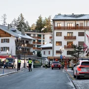 Zeci de persoane au murit după o explozie într-un bar dintr-o stațiune de schi din Elveția FOTO Profimedia