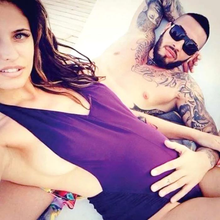 
    Antonia ne-a arătat  la piscină ce vede  Velea în dormitor.  Solista este o  gravidă superbăFoto: Mihai Ionescu  