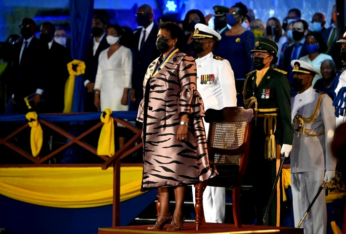 FOTO: AFP / Preşedintele Barbados, Dame Sandra Mason, după ce a depus jurământul în cadrul ceremoniei de inaugurare prezidenţială din Piaţa Eroilor, , în Bridgetown, Barbados - 30 noiembrie 2021