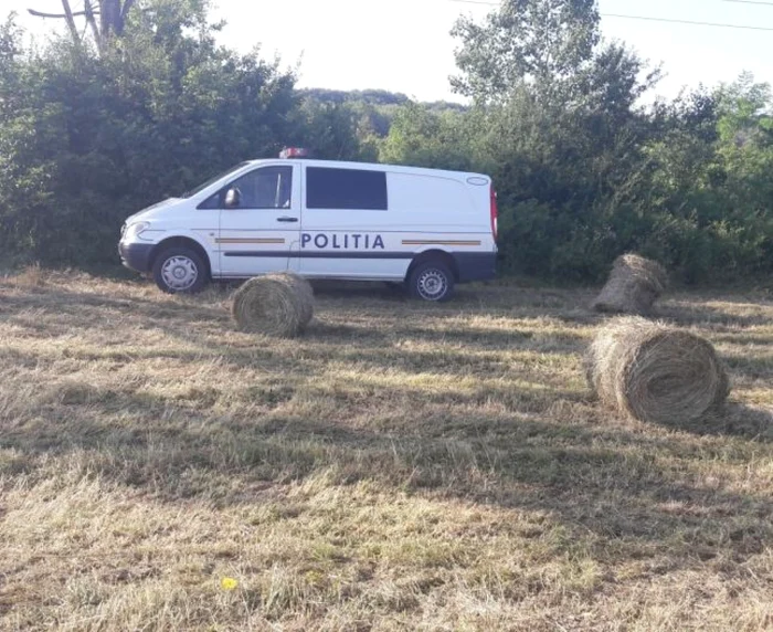 Poliţiştii au găsit maşina sinucigaşului pe un fond de vânătoare