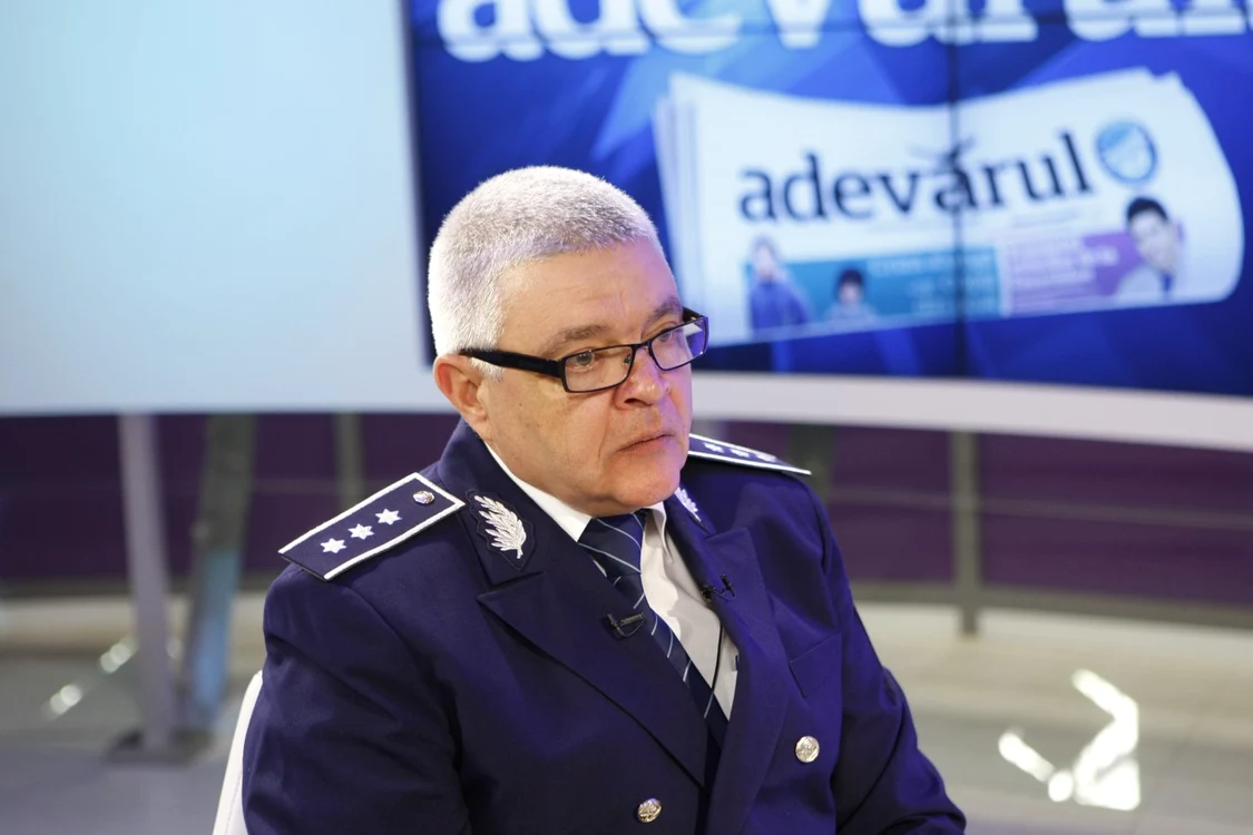 Adjunctul şefului Direcţiei Rutiere din IGPR, comisarul-şef Cristian Crai, în studioul Adevărul Live FOTO David Muntean