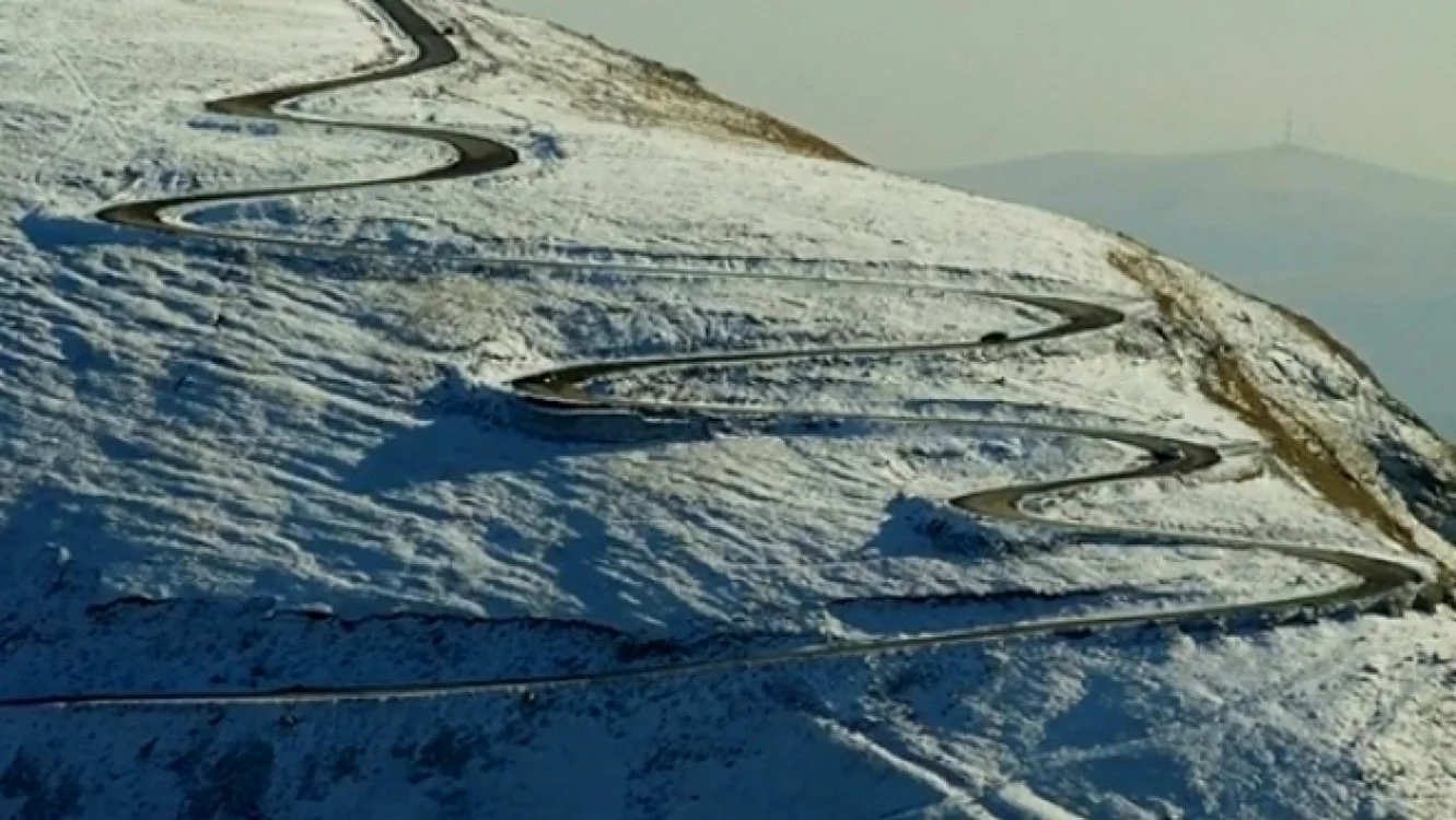 Transalpina a fost închisă în zona cea mai spectaculoasă a şoselei
