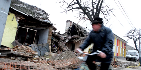 Casa afectată de explozia de pe bulevardul Iuliu Maniu este şi acum un morman de moloz