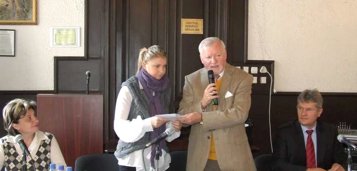 Arad: Daniela Dodean a fost sărbătorită de comunitatea academică a Universităţii de Vest „Vasile Goldiş”