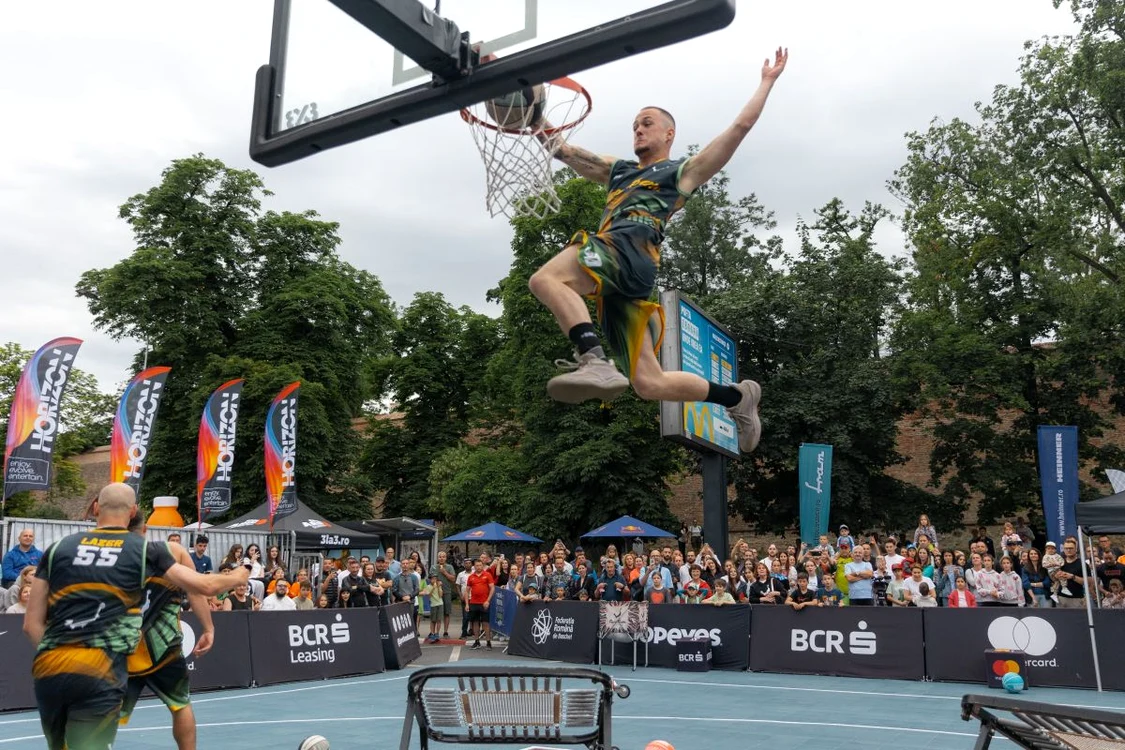 Demonstratiile de slam-dunk au făcut deliciul publicului 