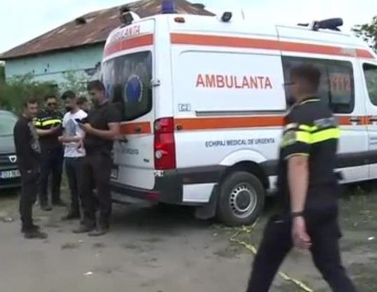 Trei dintre rudele fetiței găsite moarte într-o râpă, audiate de polițiști. Anchetatorii iau în calcul și varianta crimei