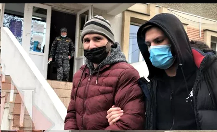 
    El a folosit cardul femeii  timp de aproape doi ani  