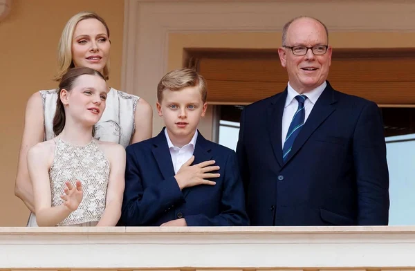 Charlene, Albert și copiii de Sf Ioan jfif