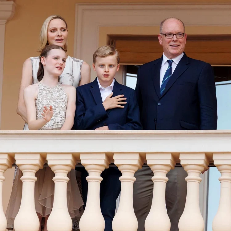 Charlene, Albert și copiii de Sf Ioan jfif