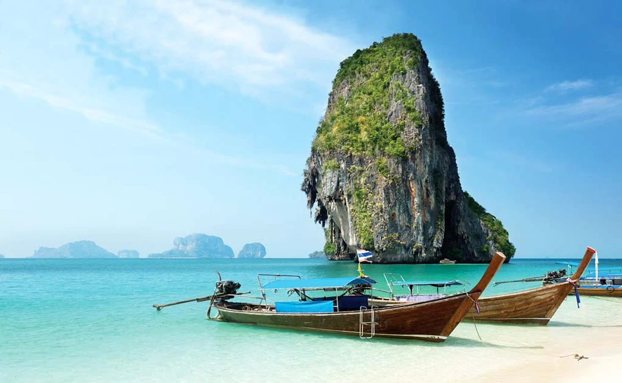 
    S-a spart conducta cu vedete în Asia! Pentru că ianuarie este o lună moartă, pe plan profesional, artiştii vor pleca în vacanţe de mii de euro  
