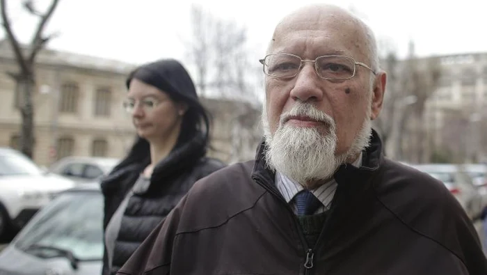 Gelu Voican Voiculescu face parte din fosta nomenclatură și nu vrea să renunțe la privilegii