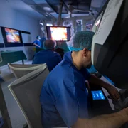 premiera in romania o interven ie robotica pentru cancerul de prostata realizata la baneasa tumor center hospital introduce o tehnica avansata de verificare a siguran ei oncologice in timpul opera iei jpg