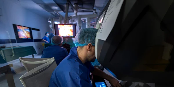 premiera in romania o interven ie robotica pentru cancerul de prostata realizata la baneasa tumor center hospital introduce o tehnica avansata de verificare a siguran ei oncologice in timpul opera iei jpg