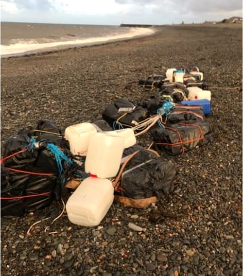 Un bărbat a făcut o descoperire uluitoare pe plajă. Foto: Cambrian News