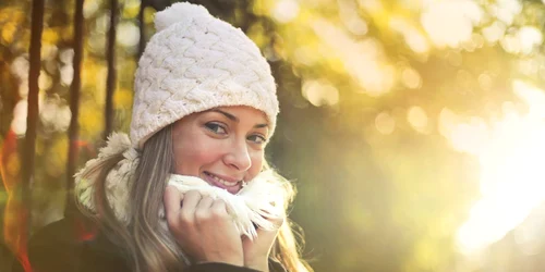 femeie soare iarna 3783528 jpg