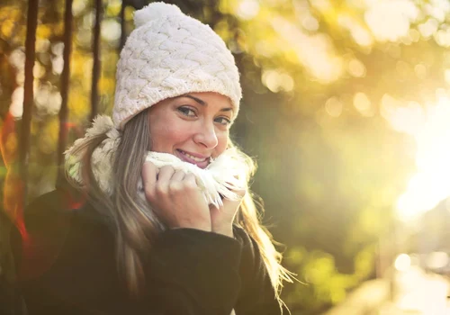 femeie soare iarna 3783528 jpg