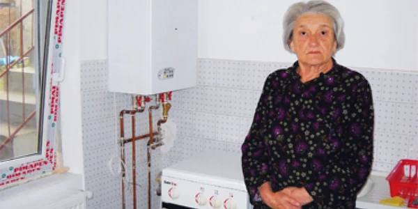 Severinenii aşteaptă căldura în case de doi ani