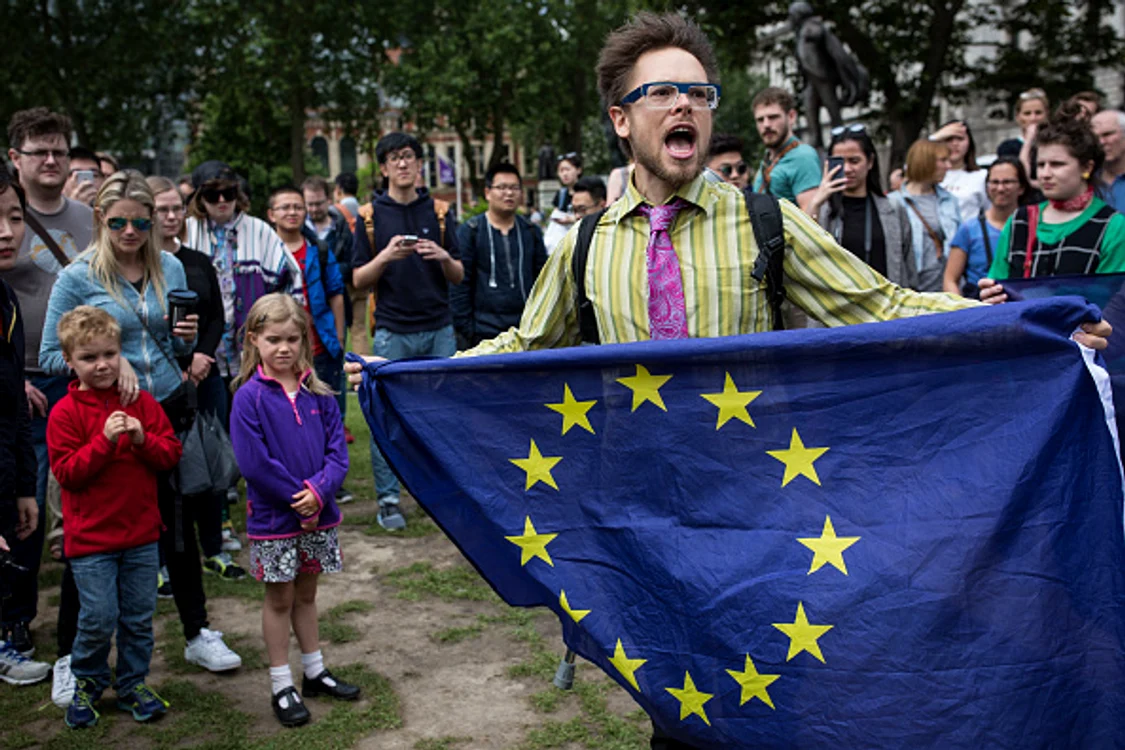 
    Sute de britanici și-au exprimat nemulțumirea față de alegerea Brexit și doresc un nou referendumfoto Getty  