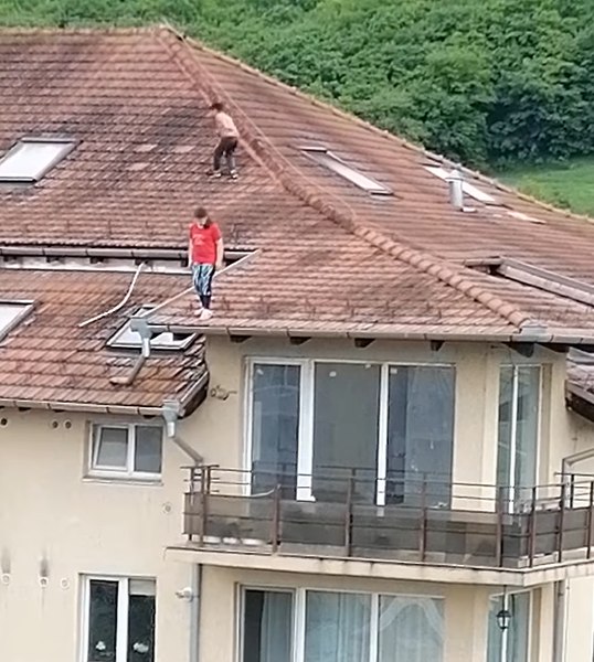 Imagini de infarct pe un bloc din Cluj: „Atenție la copiii dumneavoastră!” VIDEO