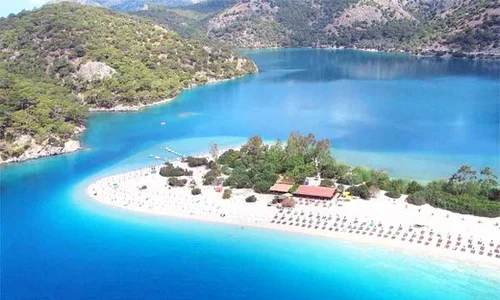 Cele mai frumoase locuri din Turcia: Ölüdeniz  Plaja este faimoasa pentru nuanţele sale turcoaz jpeg
