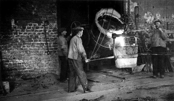 Oțelărie în perioada interbelică (© Arhivă Digital museum)