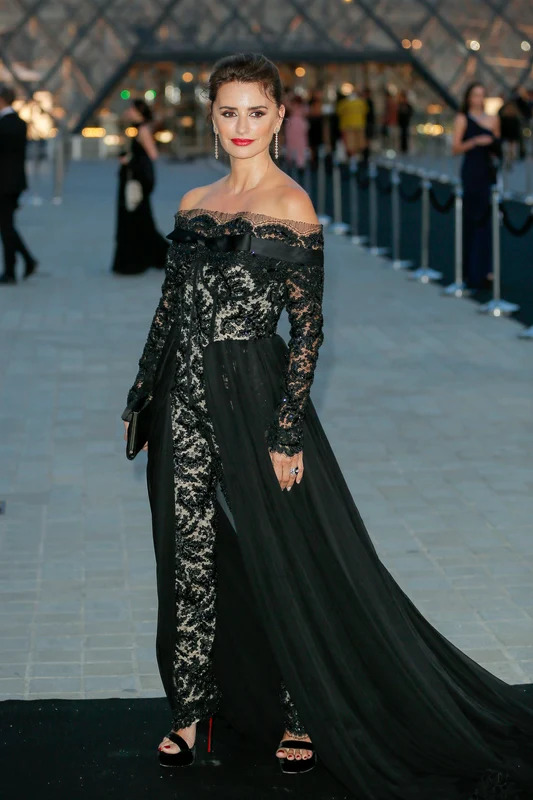 Penélope Cruz la evenimentul Lancome de la Luvru, în cadrul Paris Fashion Week. FOTO: Profimedia