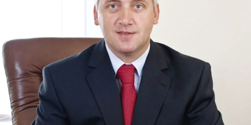 senatorul Adrian Ţuţuianu