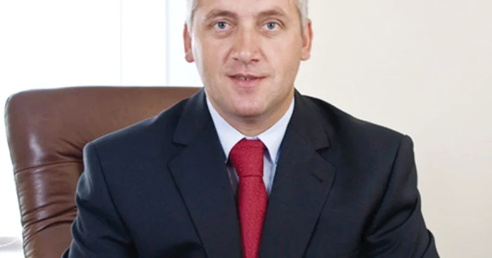 senatorul Adrian Ţuţuianu