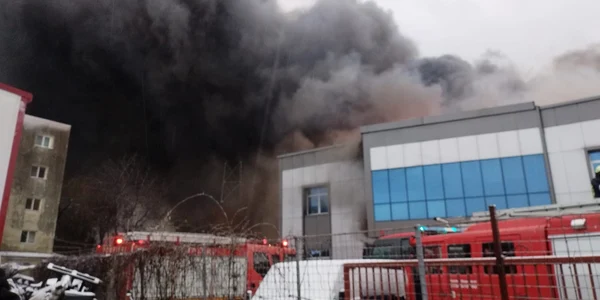 Incendiu la un depozit din Voluntari FOTO ISU 