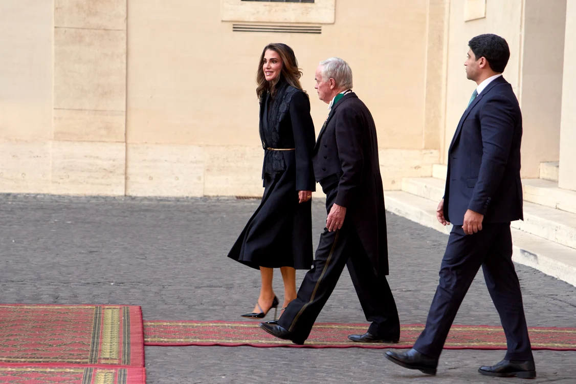 Regina Rania a Iordaniei, superbă la Vatican, Profimedia (2) jpg
