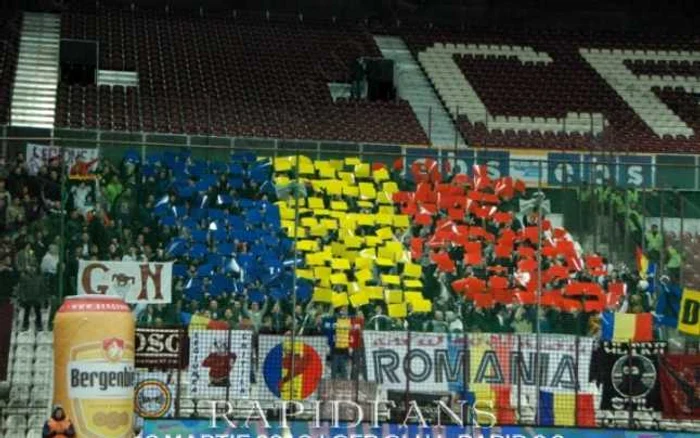 steag tricolor la cluj FOTO rapidfans.ro