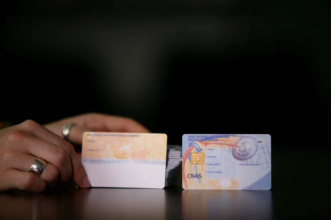 
    Cardul național de sănătate e singurul document care atestă calitatea de asigurat (foto: Mediafax)  